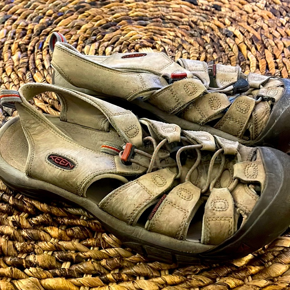 Mens Keen Hike sandals!